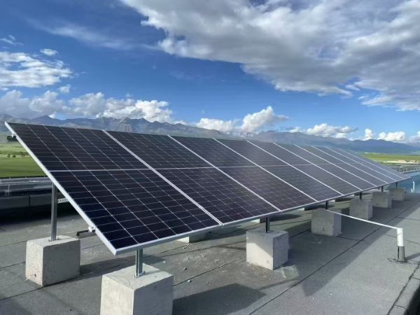 青海學(xué)校太陽(yáng)能光熱組合系統(tǒng)